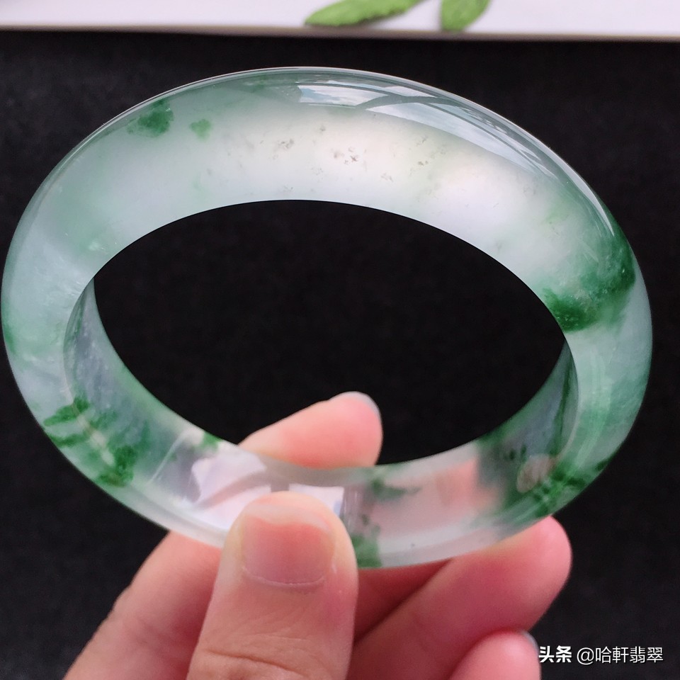 2500块钱的冰种翡翠有收藏价值嘛,500块钱的翡翠和5000块钱的翡翠