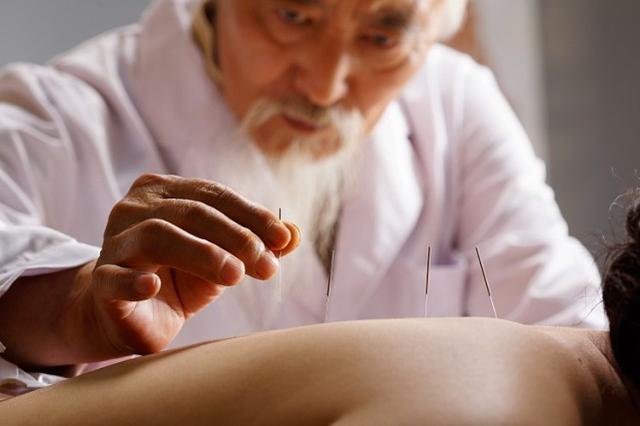 基于“阴病治阳”理论，探析针刺法治疗冠心病的作用