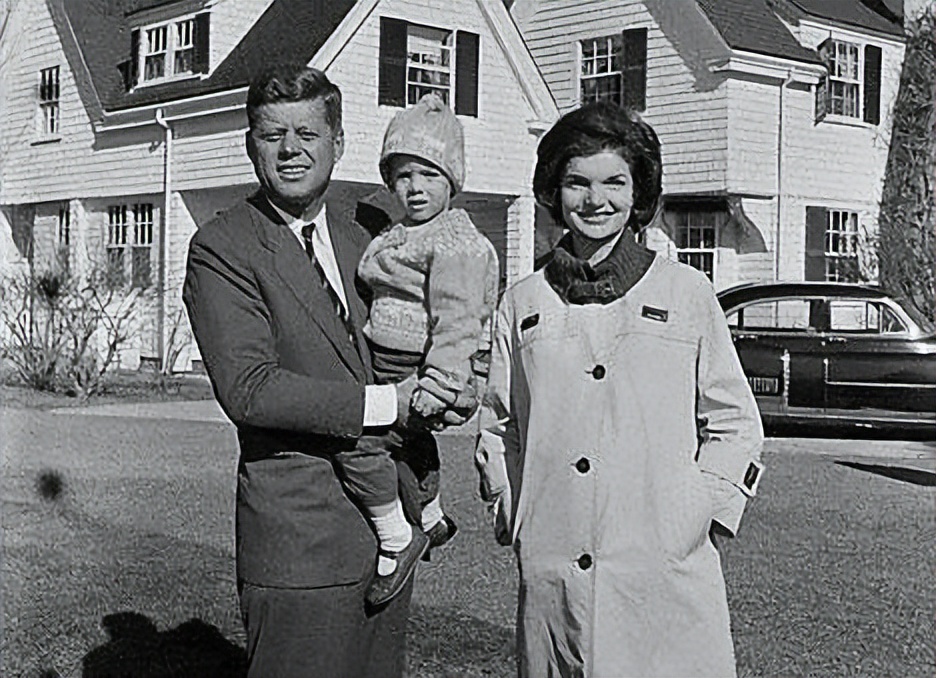 肯尼迪总统被*杀暗**后39岁的妻子为什么会改嫁给62岁的希腊富翁