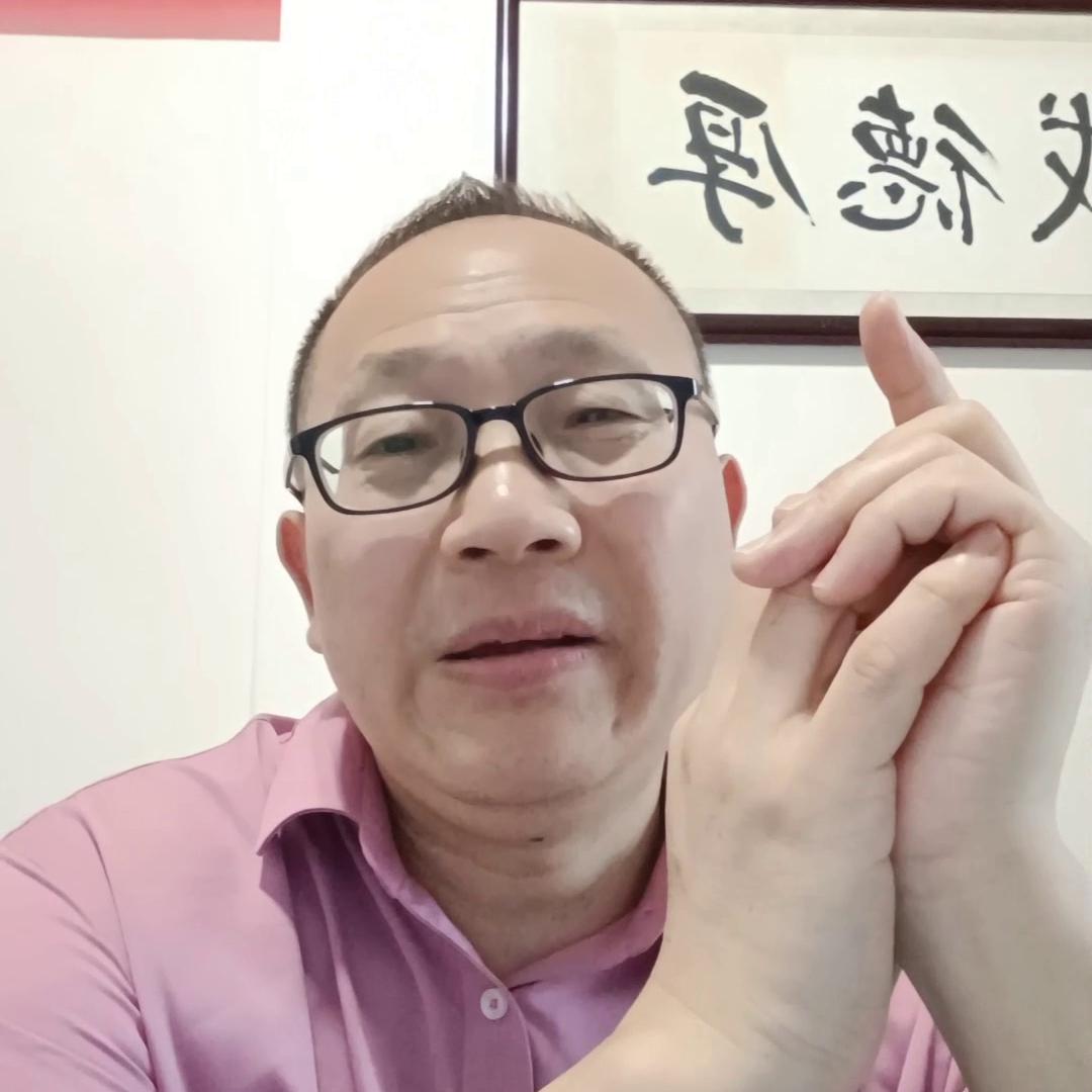 在工体拥抱梅西的少年发言,球场上突然跑上小男孩拥抱梅西