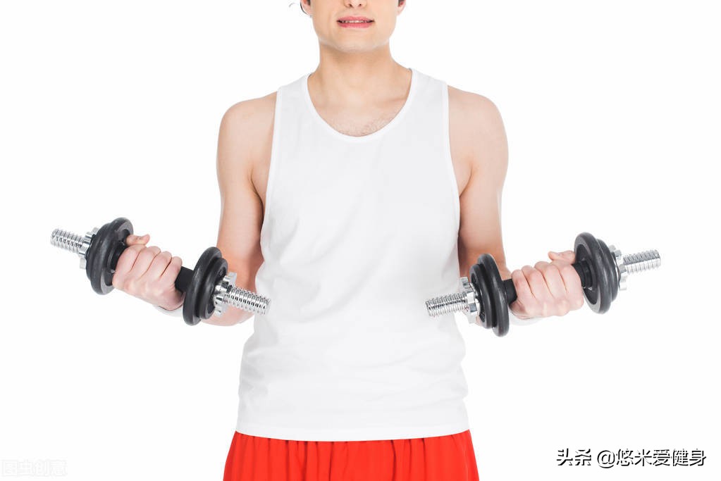 100斤瘦人增肌增重哑铃详细计划,瘦人怎样锻炼增肌