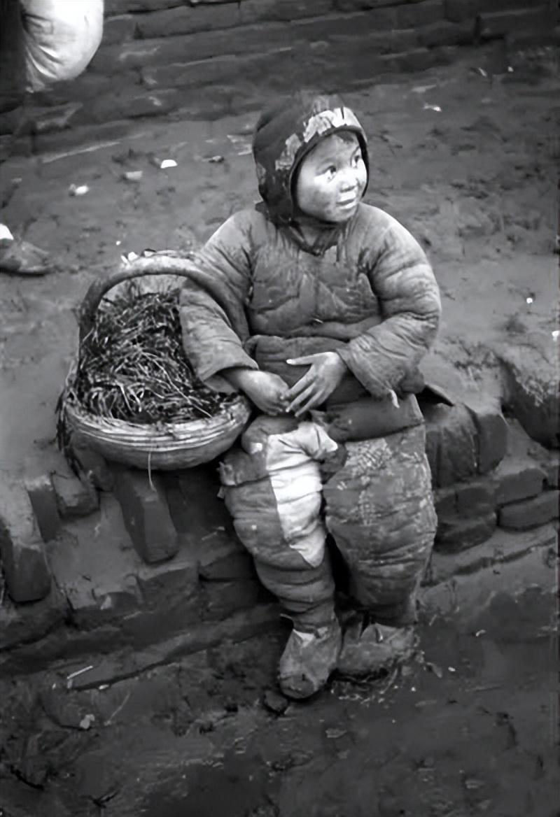 变态的纳粹德国，*光脱**犹太人女人衣服，集体*杀屠**!2