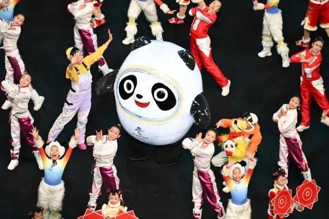 顶流冰墩墩有多火,顶流冰墩墩是谁