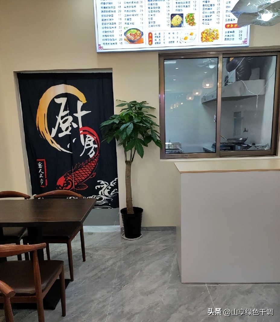 女子放弃工作摆摊月入9万,女子放弃公务员身份做生意