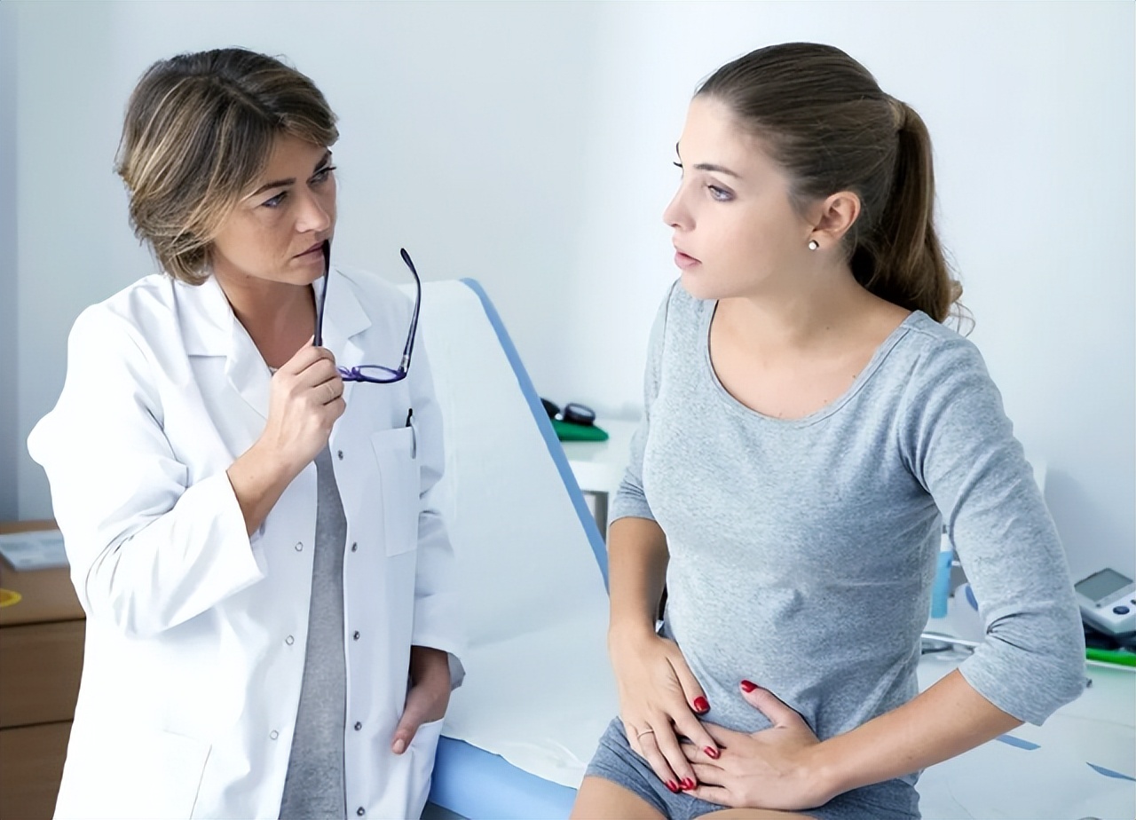 宫颈癌是“拖”出来的？病情若进展到中晚期，女人或出现3个异常