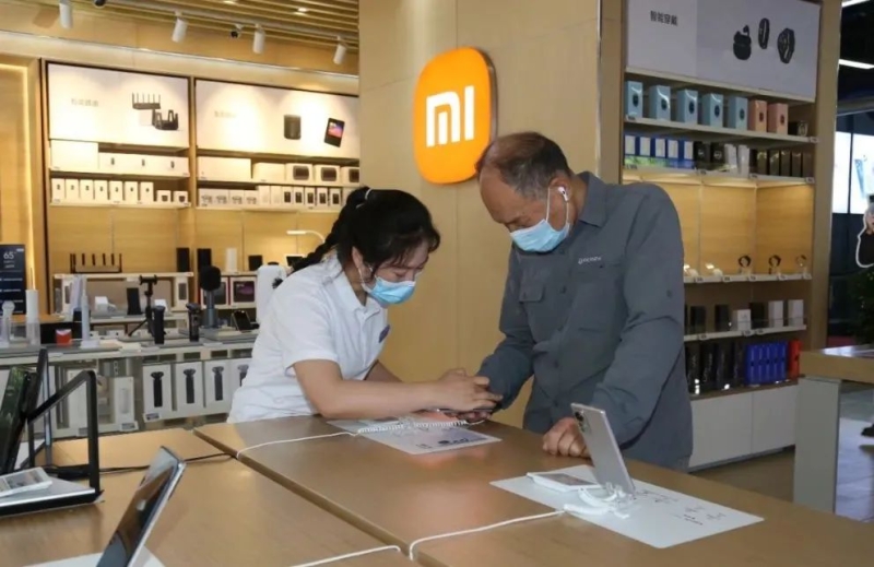 心级服务·让爱连接丨*疆新**移动中泉营业厅服务功能再升级,全方位提供“银发便捷专享心级服务”