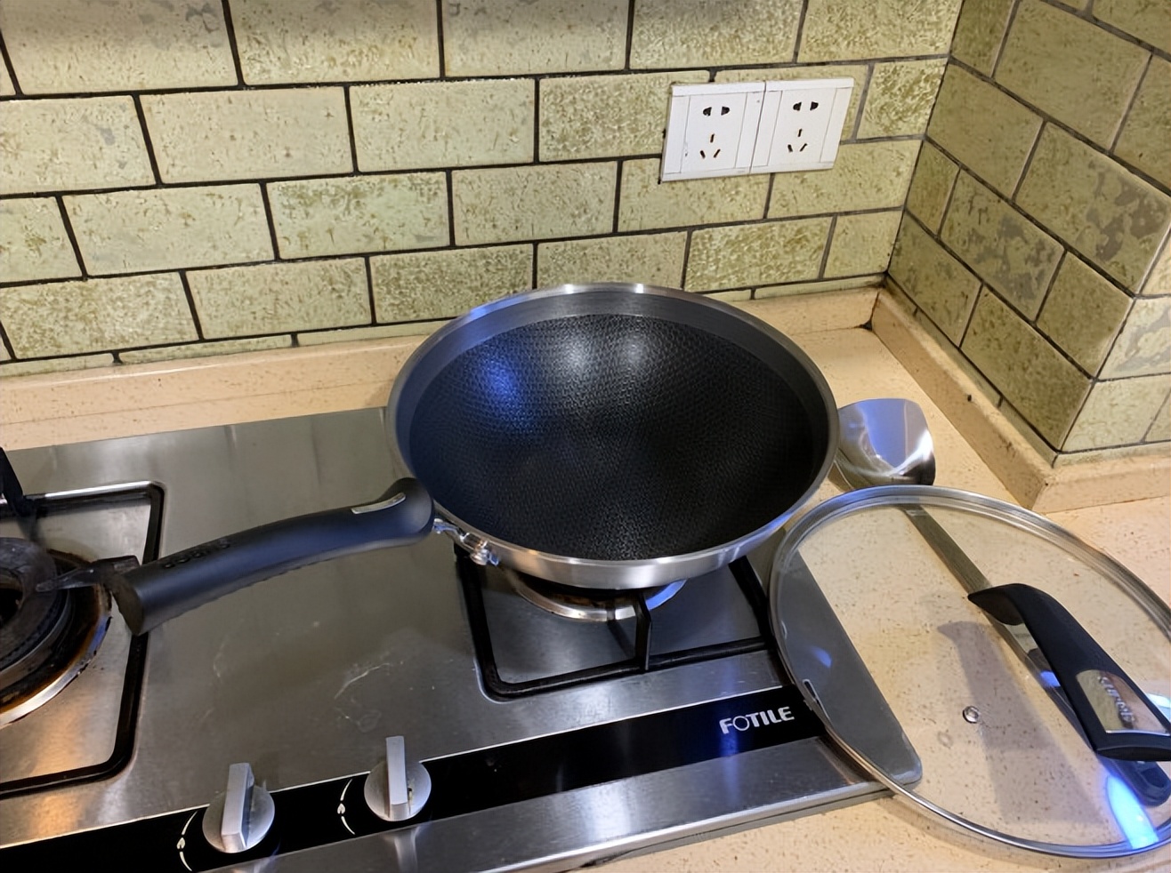 炒菜易粘锅糊底？那就试试这款苏泊尔炒锅吧