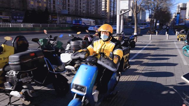 “一秒都不敢耽搁，特别紧张”，记者化身“黄骑士”，体验外卖小哥工作……
