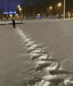 想穿这样的衣服还怕别人看见吗,穿这样的衣服出门真的不尴尬吗