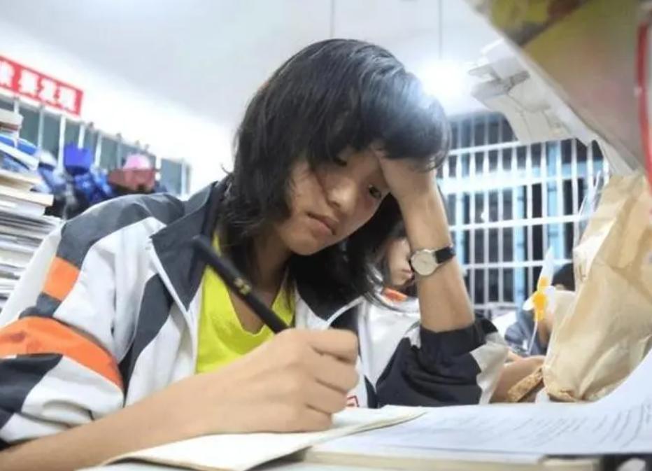 多数高校取消文科相关专业,高校文科专业何去何从