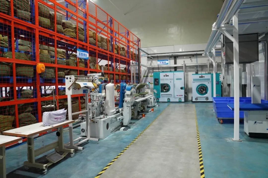 在这里，火车上的卧具天天都是大“洗”之日