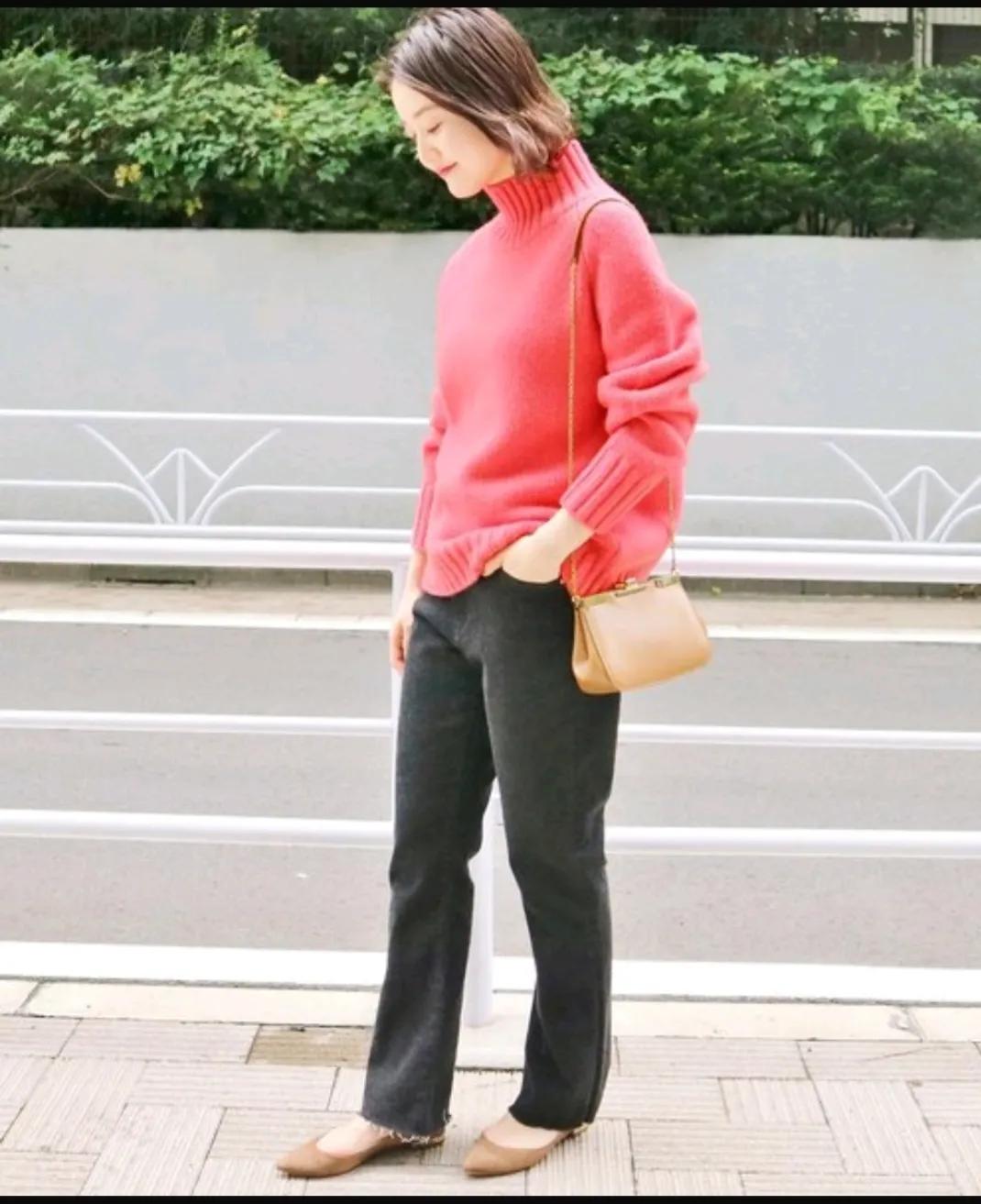 粉红色冬季针织开衫,冬季穿搭颜色搭配表