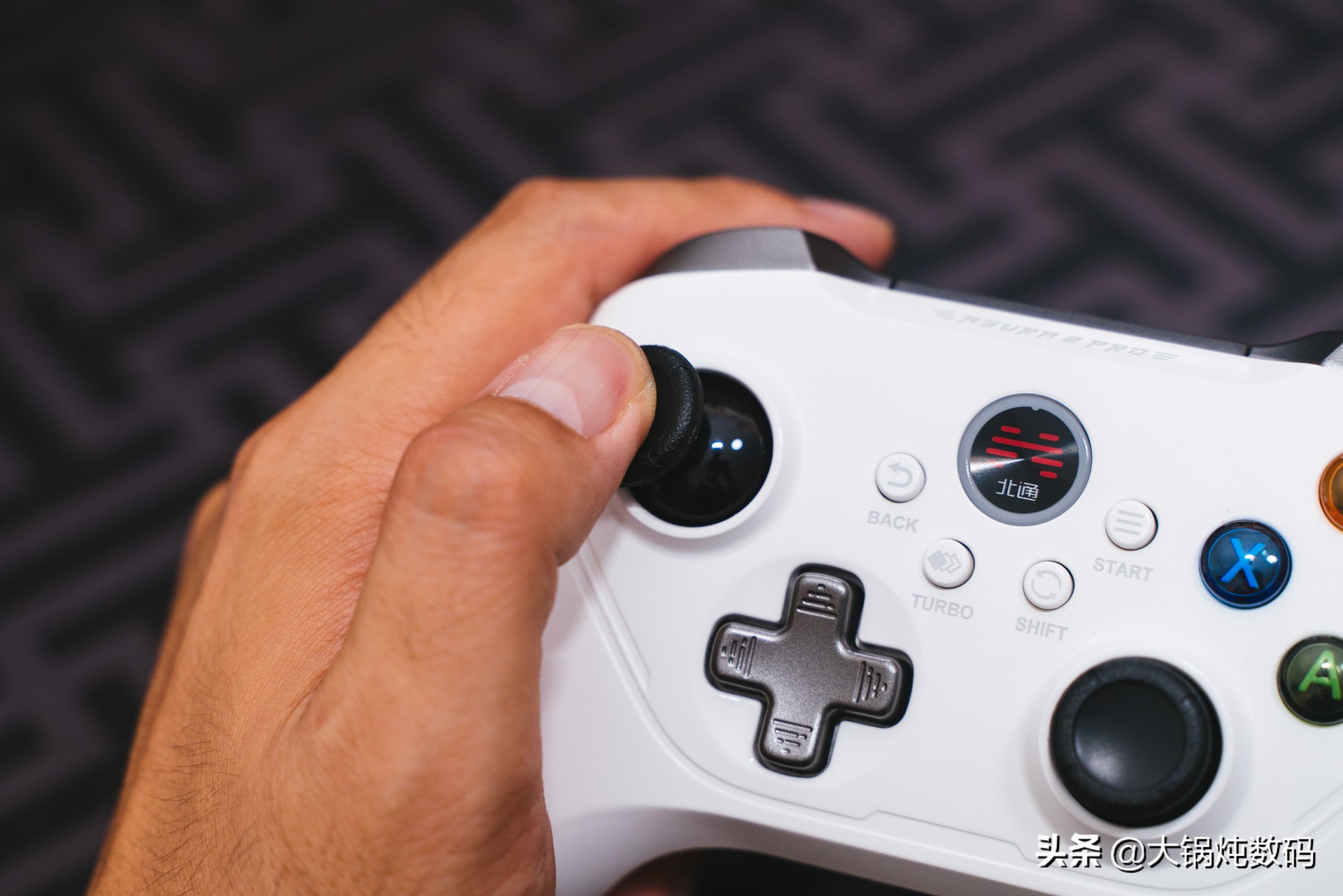 北通阿修罗2pro手柄测评,北通阿修罗2蓝牙游戏手柄测评