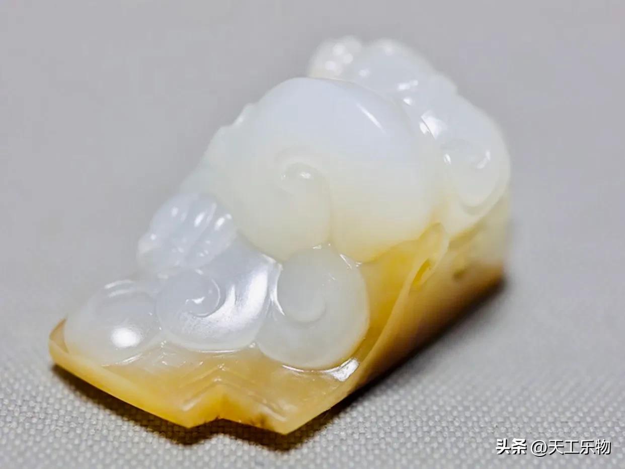 糖色是山料，沁色是籽料，那和田玉“糖沁”又是什么料？