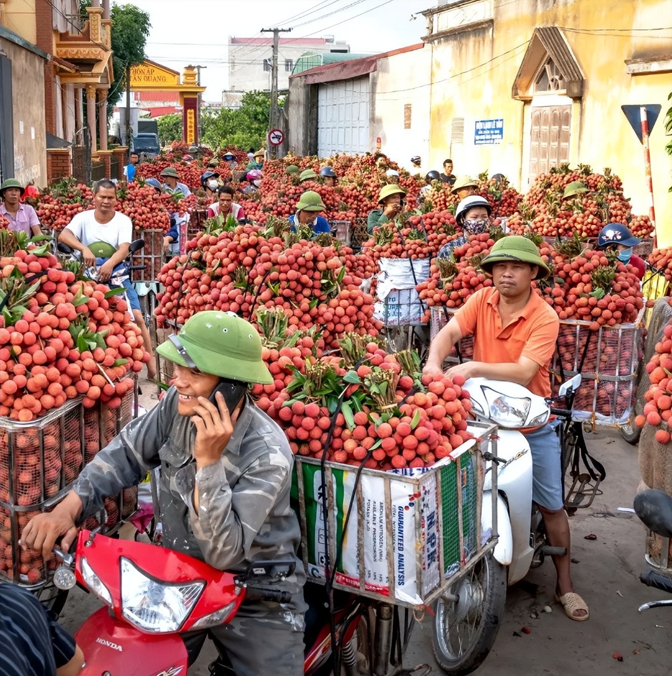 越南用神曲“入侵”中国背后，他们真能弯道超车吗？