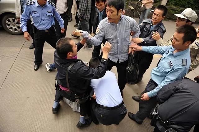 大连执勤交警被打死后续,大连交警被当街打死怎么处理的