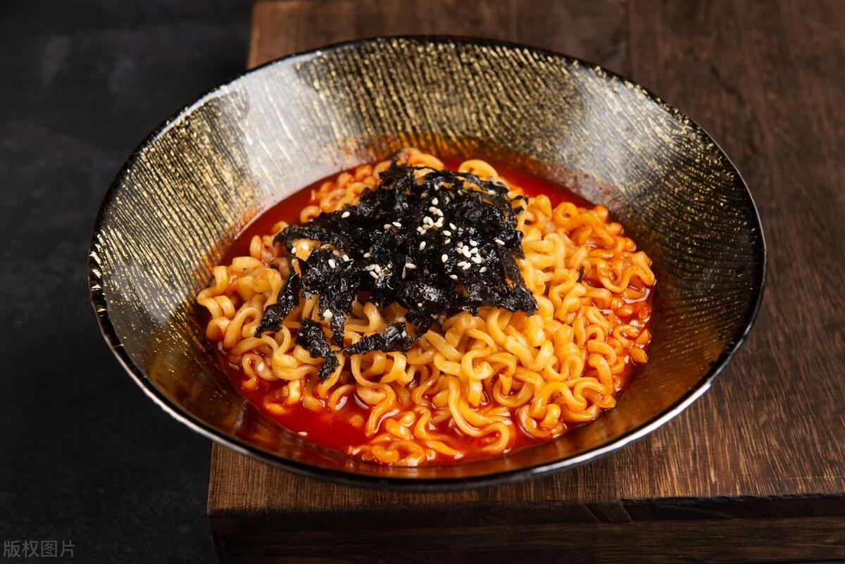 网红小姐姐吃网红最火的美食,吃货欧弟盘点网络网红美食