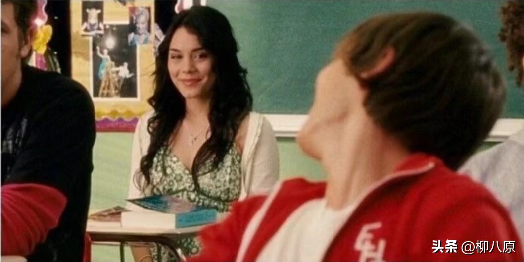 美国影片《歌舞青春》以青春为主线表达了什么？