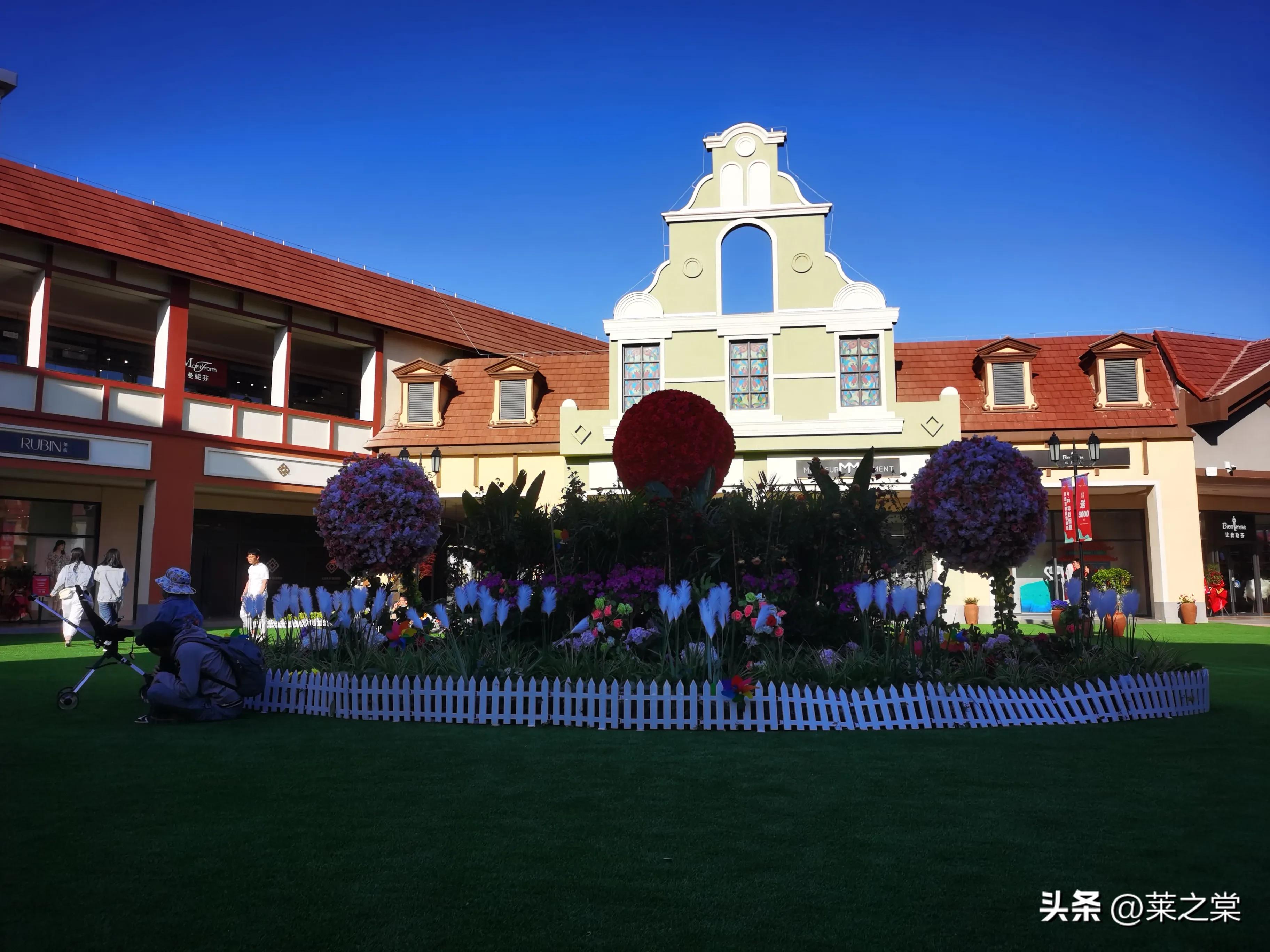 青岛的这家国际品牌卖场开业了，颇具国外风情