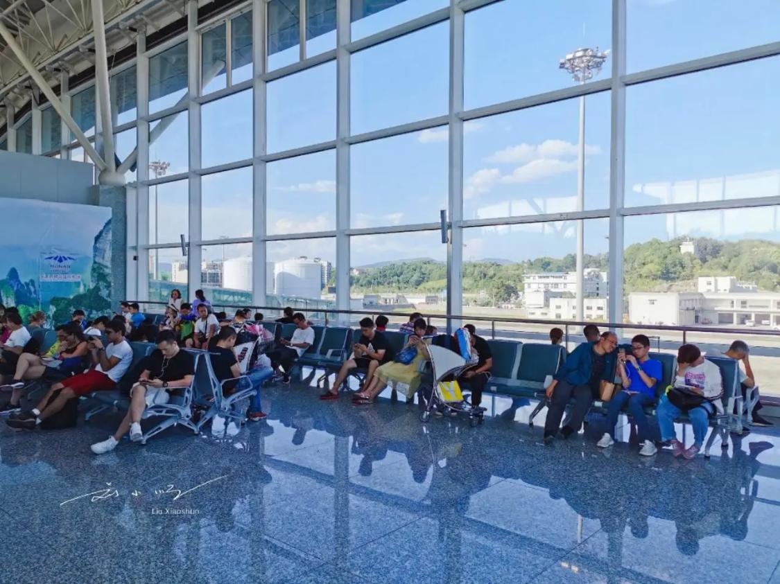 飞机上能带多大的拉杆行李箱?好多朋友不清楚,还很可能花冤枉钱