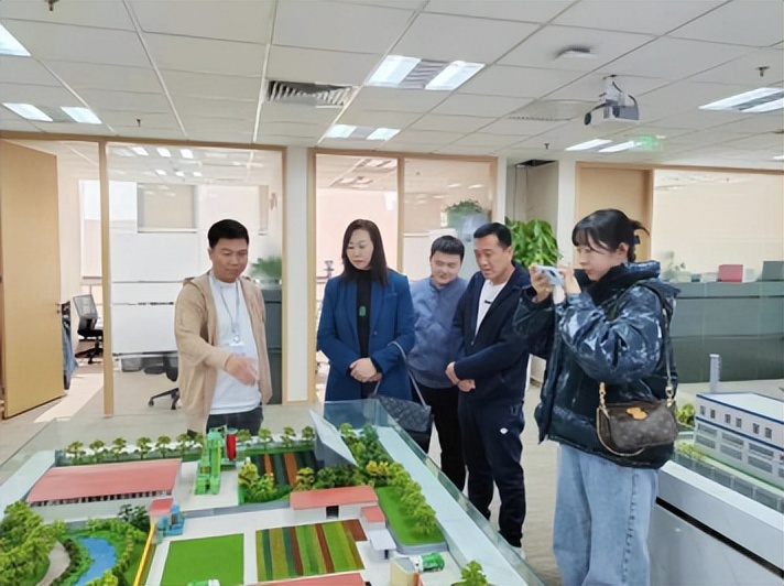 中国民贸产融委主任姚西一行赴维凯清洁能源调研考察