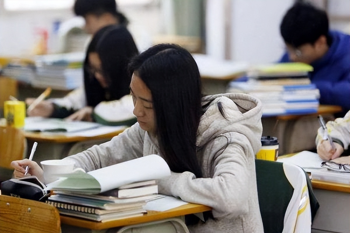 计算机类专业就业前景好的专业,未来五年哪些大学专业好就业