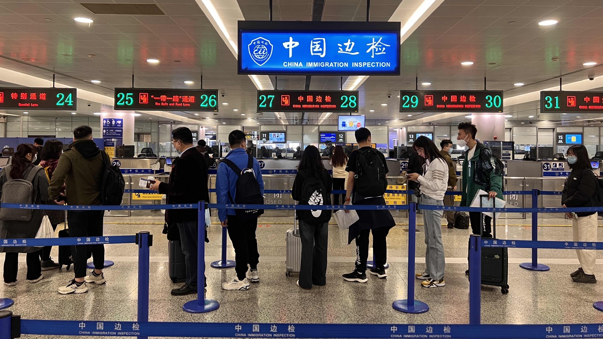 航空公司靠机票赚钱,机票100多块钱航空公司能赚钱吗