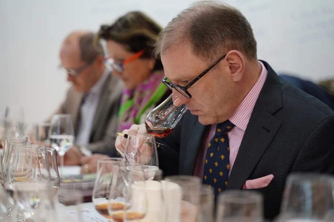 张裕黄金维度价格,7个维度看员工关系图