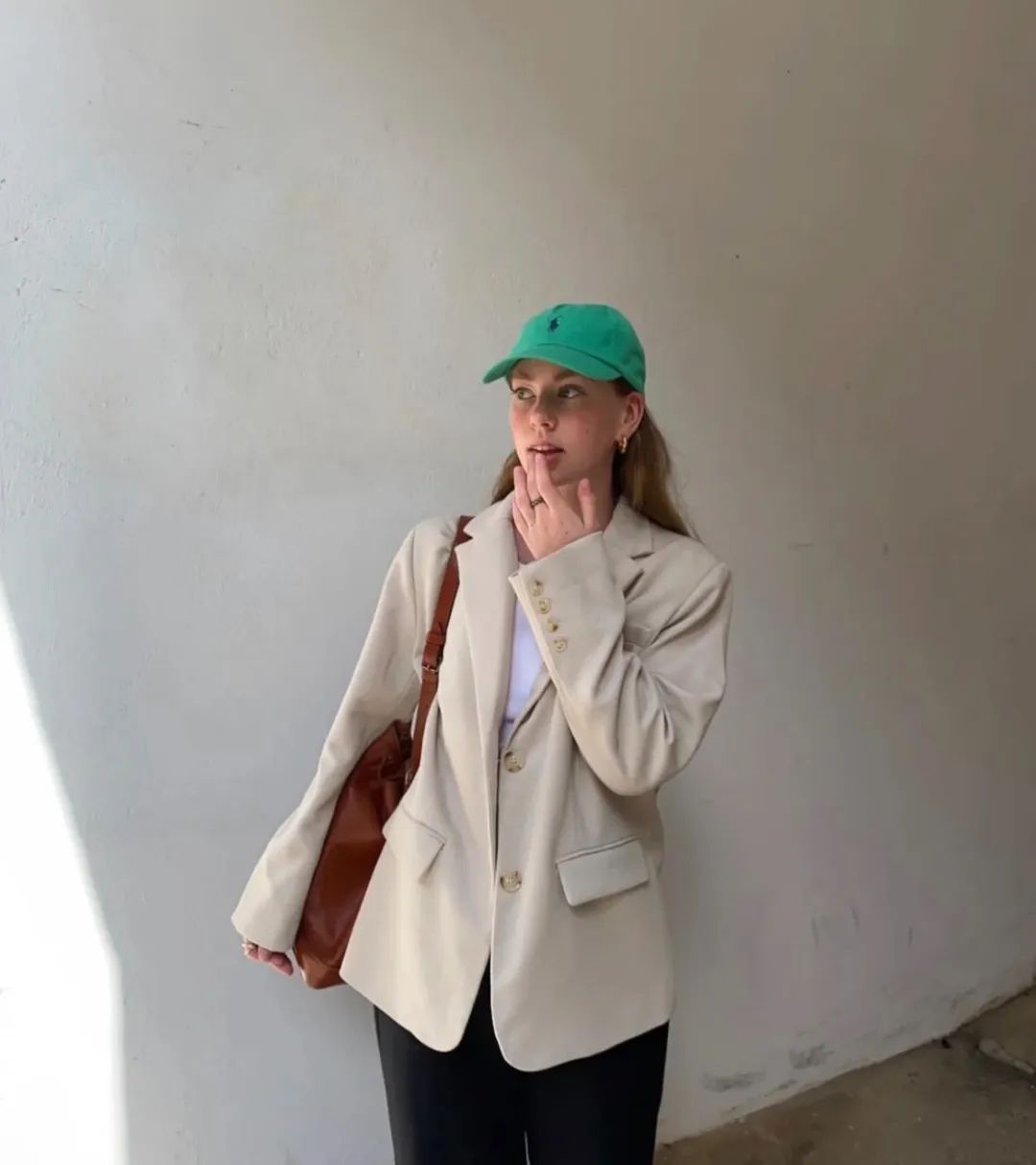 燕麦色搭配什么颜色好看,今年冬天流行燕麦色耐看又高级