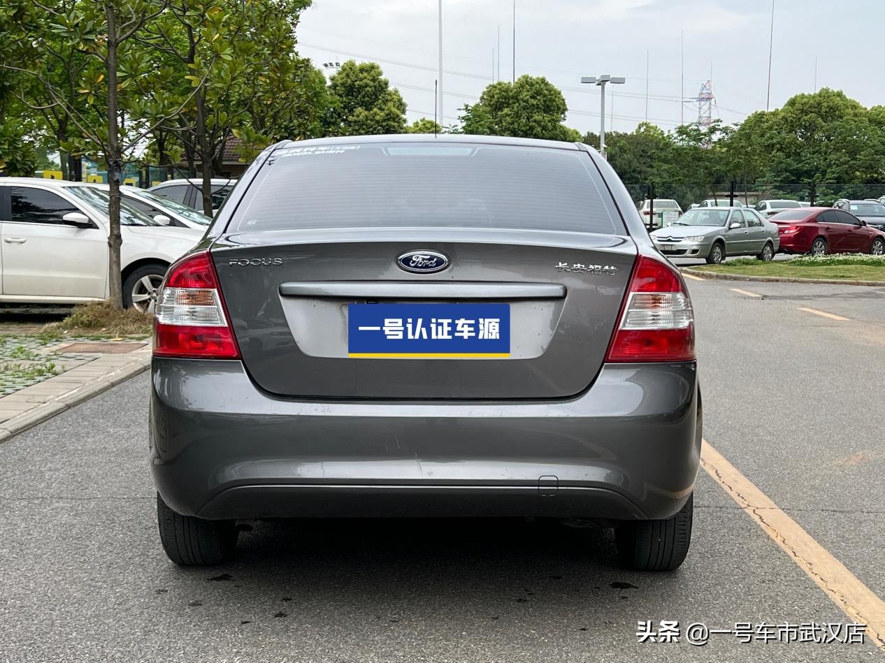 13年福克斯三厢1.6经典舒适型价格,2013款经典福克斯三厢置换多少钱