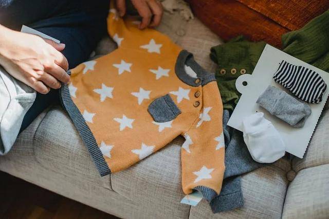 央视曝光致癌衣服,央视曝光夺命衣服致癌物超标