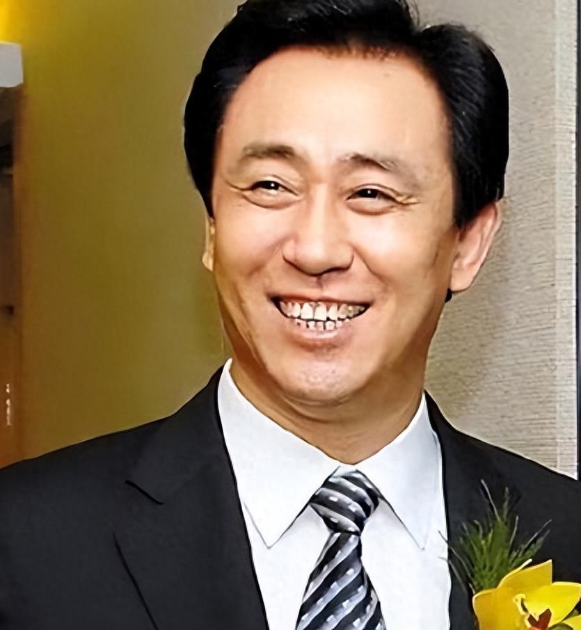 许家印歌舞团曝光：翘臀大胸，奢华考核五星住宿