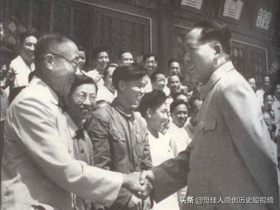 溥仪三妹流落街头靠卖香烟度日，毛主席：一定要好好照顾