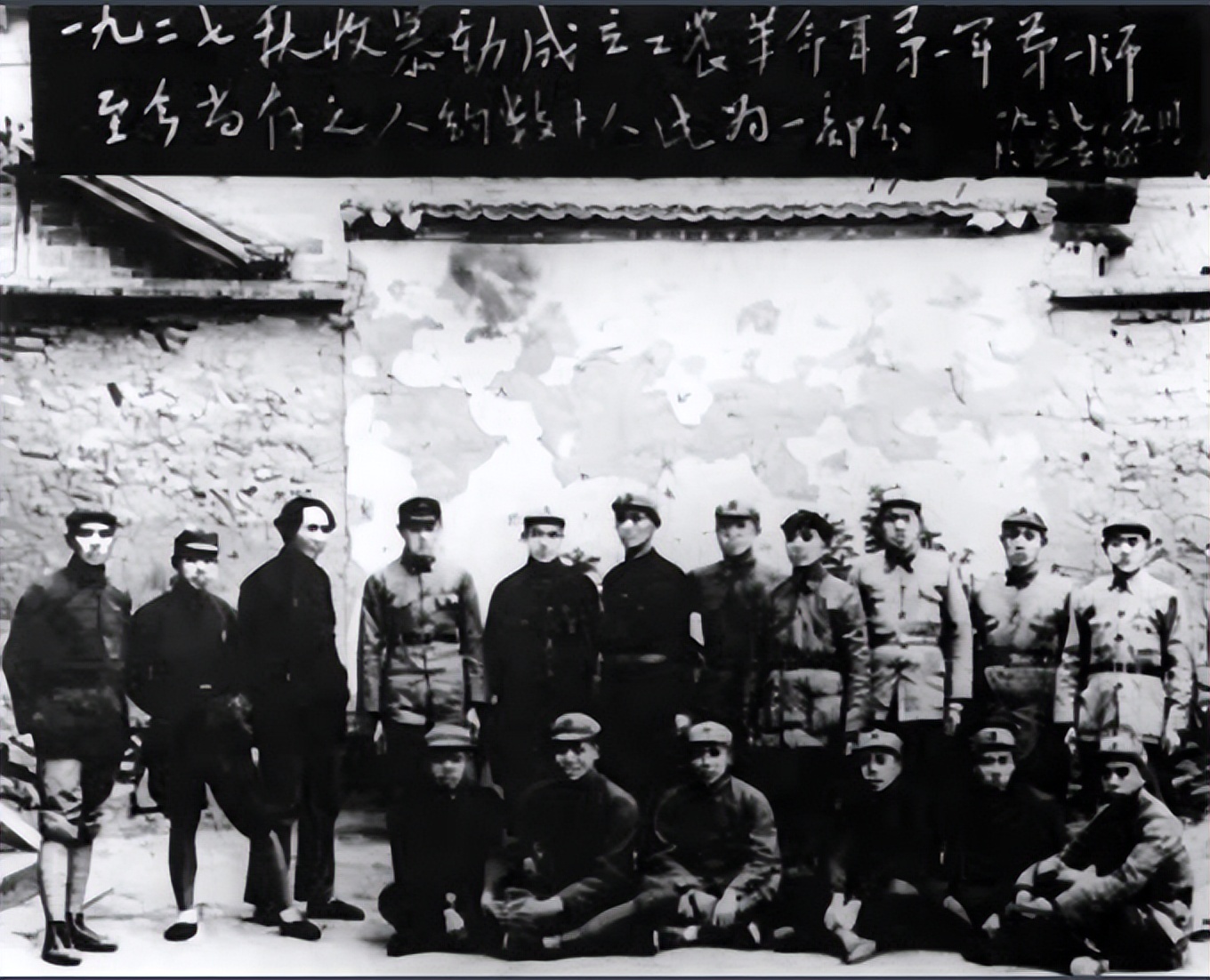 48年谭政开会，台下12个纵队政委大气不敢出，赖传珠：生怕被点名