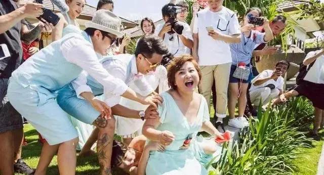 被占便宜的这6位女星,有人当场扇耳光还击,有人却指责网友心脏