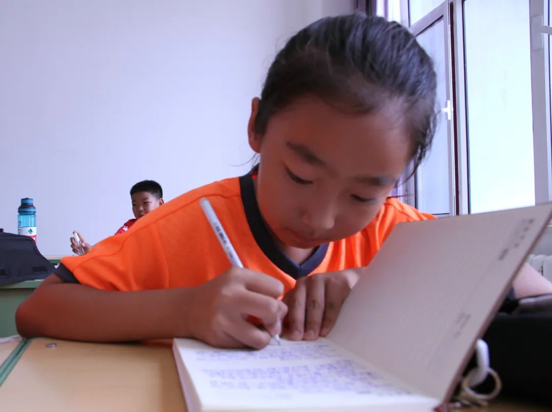 青训团不简单！练球读书要双翼