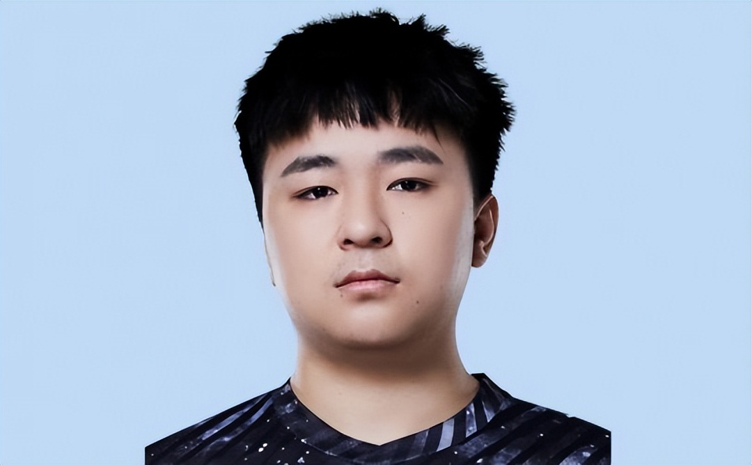 LOL官方通报黑洞king违规封三年;PDD谈LPL环境:新人青黄不接