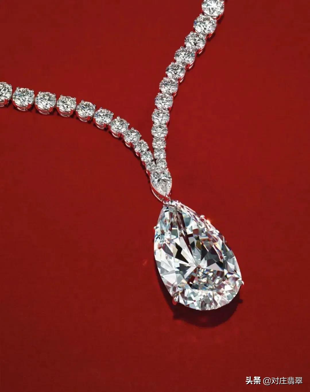 满色翡翠吊坠价格,香港佳士得拍卖翡翠手镯成交记录