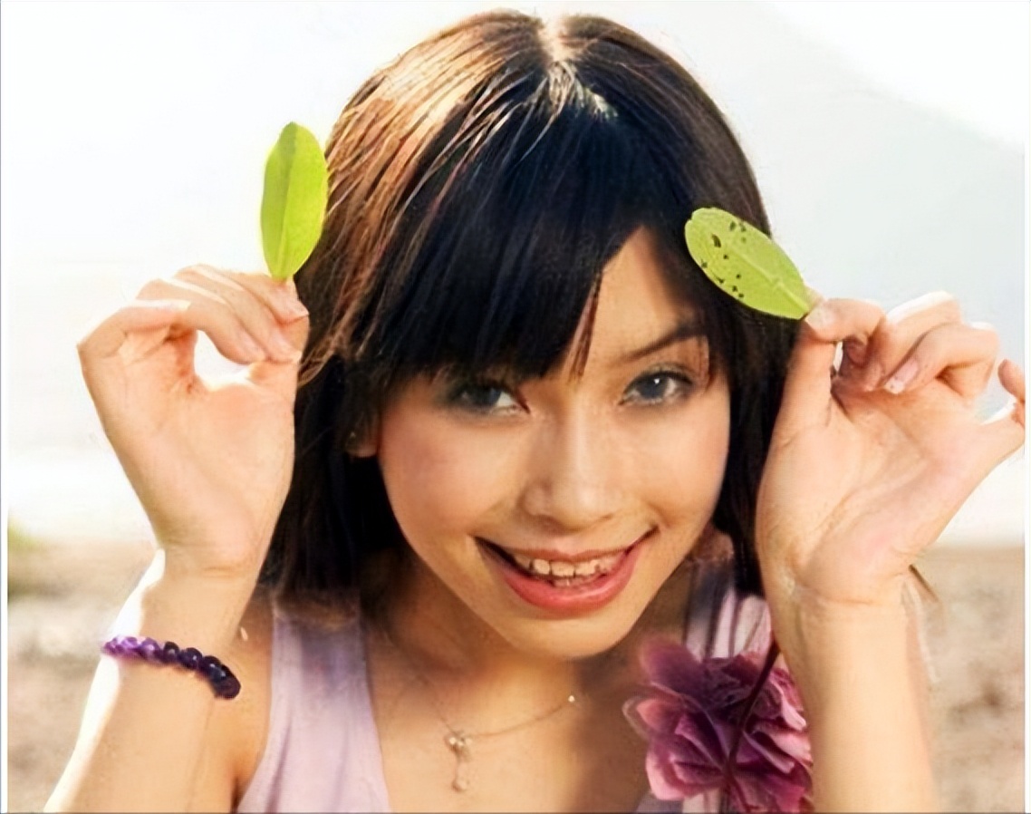 假胸、假屁股、假腹肌、假肩膀，这些明星身上还有什么是真的？