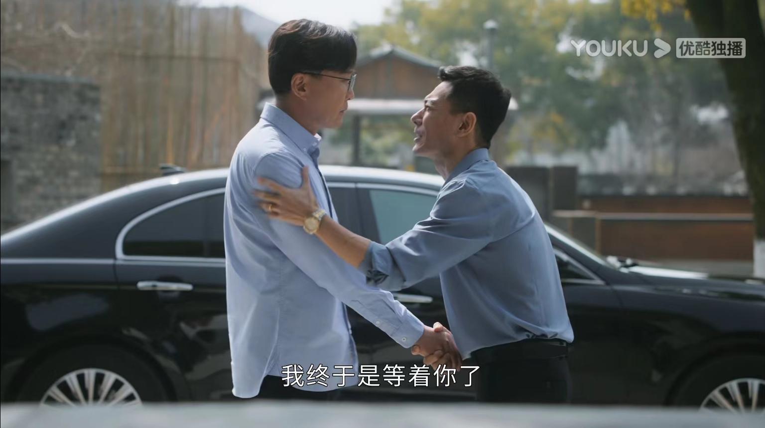 《后浪》补过头的朱老板扮演者，曾做过10年警察，用演技征服观众