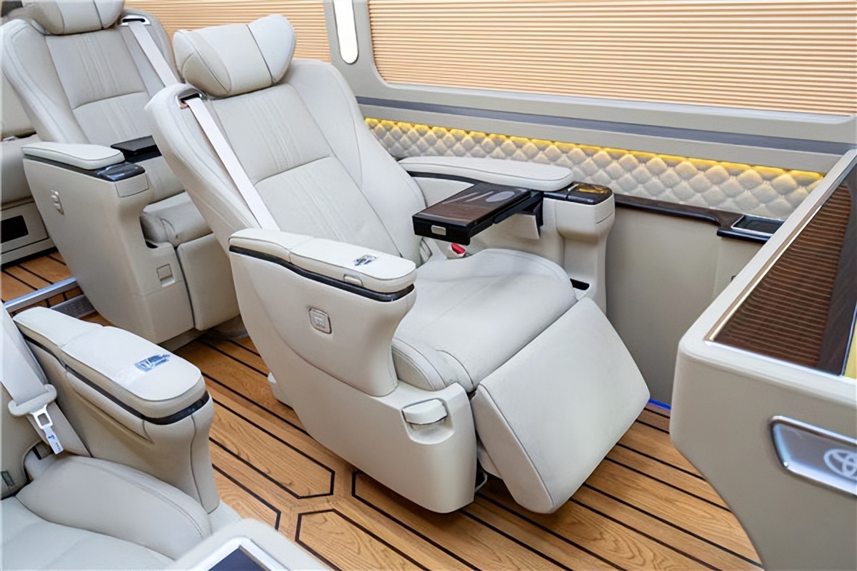 金龙考斯特和丰田考斯特,九龙考斯特和丰田考斯特的区别