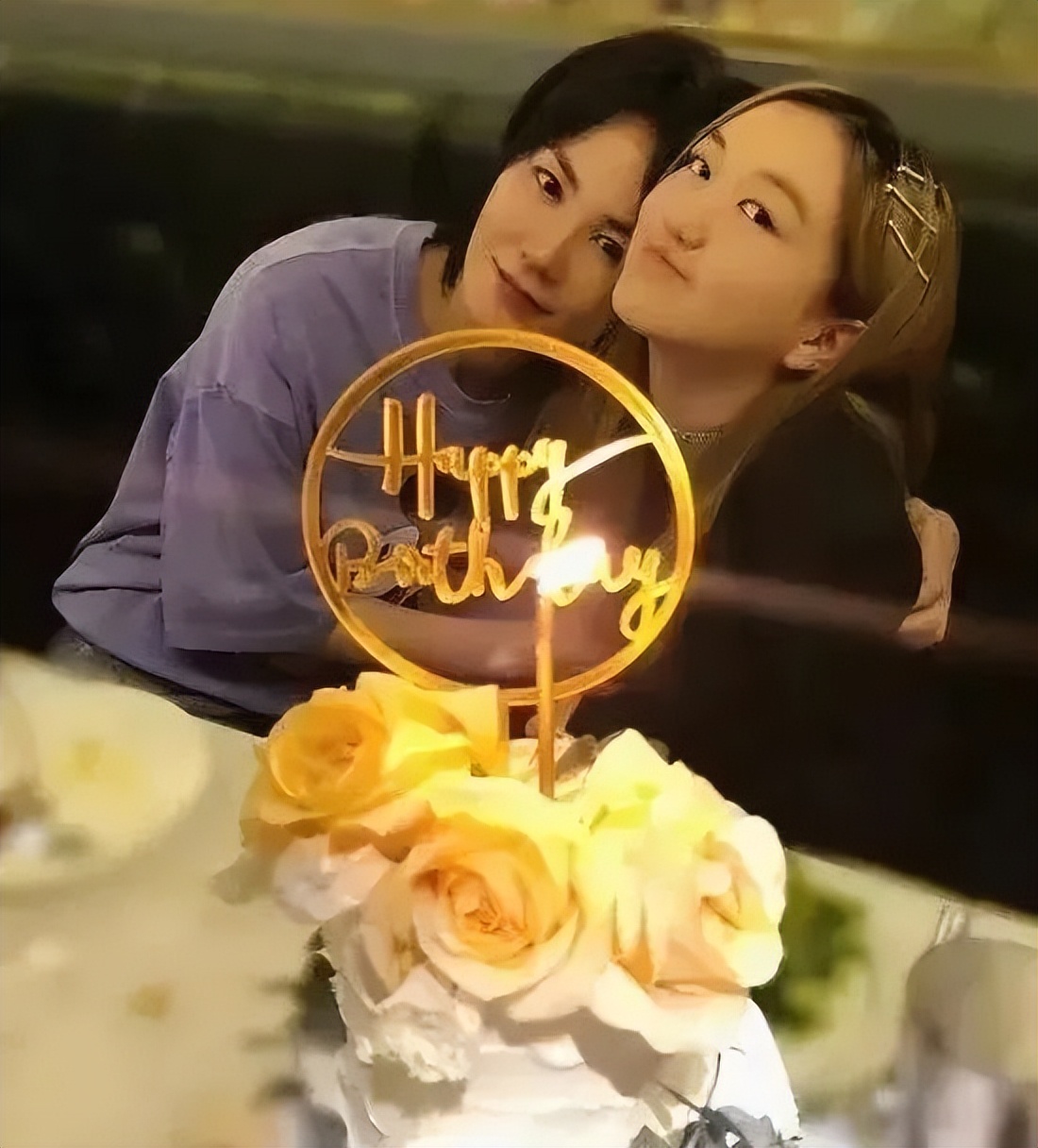 47岁王菲为何看上37岁的谢霆锋,17岁谢霆锋与28岁王菲同台