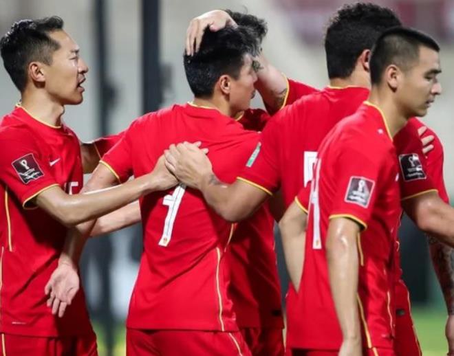 名嘴评中国男足,央视名嘴点评中国男足