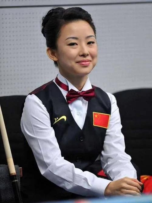 潘晓婷依旧美艳迷人,潘晓婷低调去台球厅