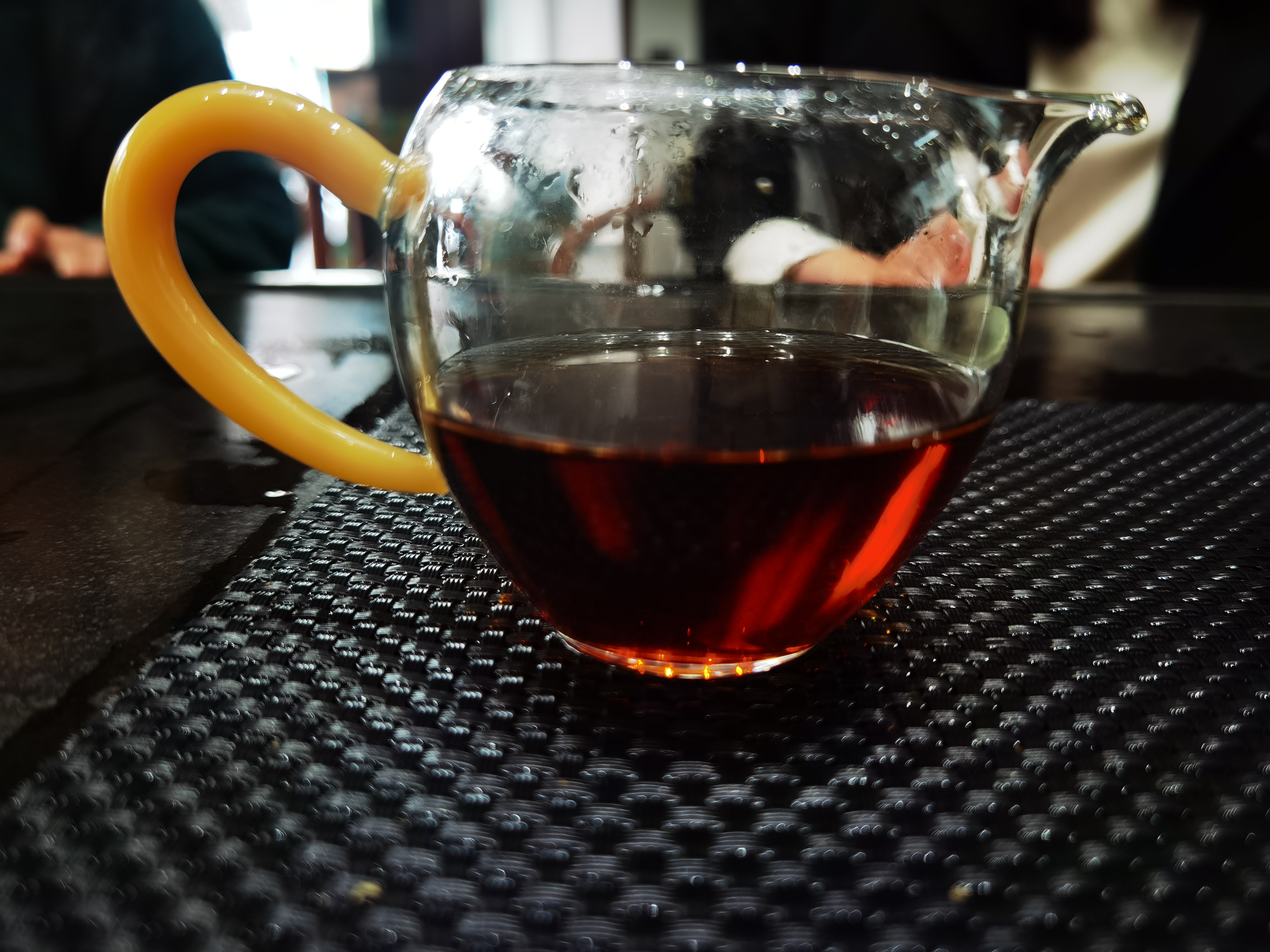 品评丨国艳2008年福饼熟茶，南糯山甜茶发酵，惊现松茸香