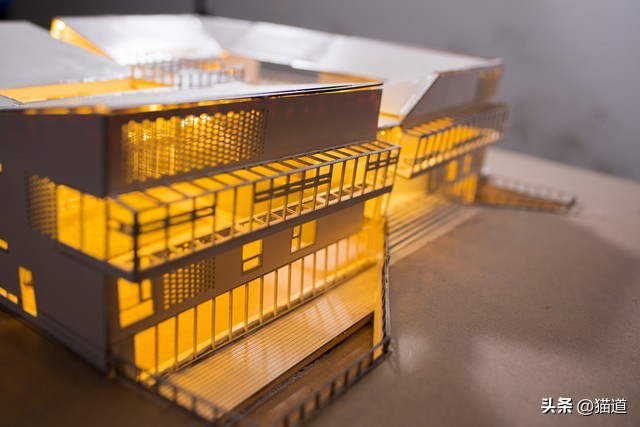 模型过拟合和欠拟合,请简述欠拟合和过度拟合