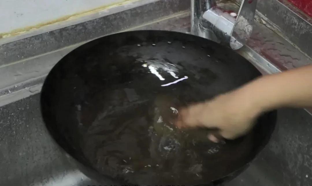 铁锅永不生锈秘诀白醋,铁锅生锈没有小苏打怎么处理