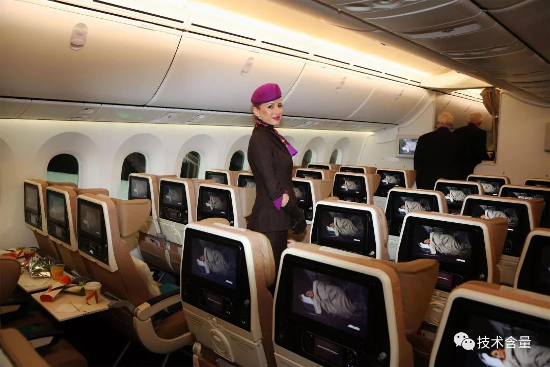 空姐制服每个年代的设计理念,中国国际航空空姐制服设计