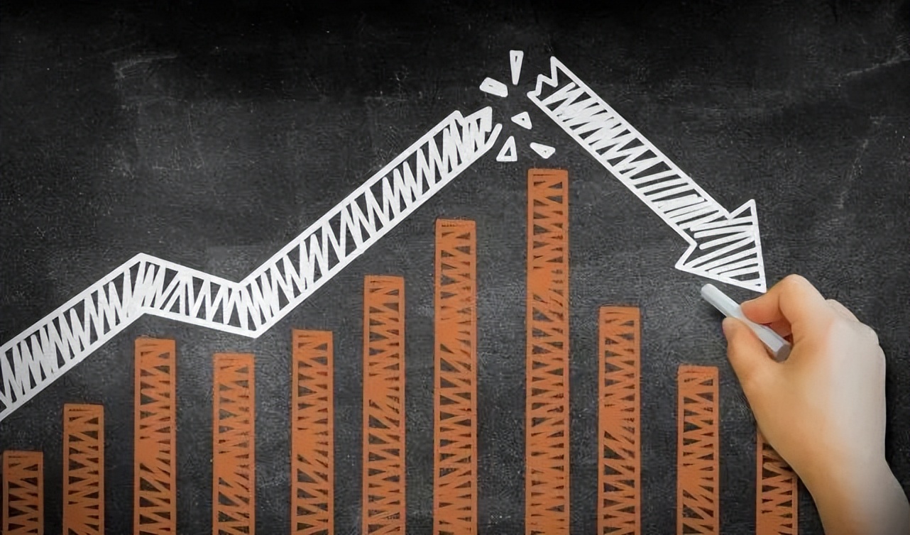 他小学没毕业，花10亿把“打工皇帝”招至麾下，600亿身价还*税逃**
