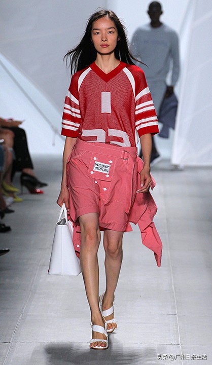 鎬庝箞鏍蜂竴鐪肩湅绌跨湡鐞冭。鍜屽亣鐞冭。,濡備綍璇绘噦瓒崇悆姣旇禌